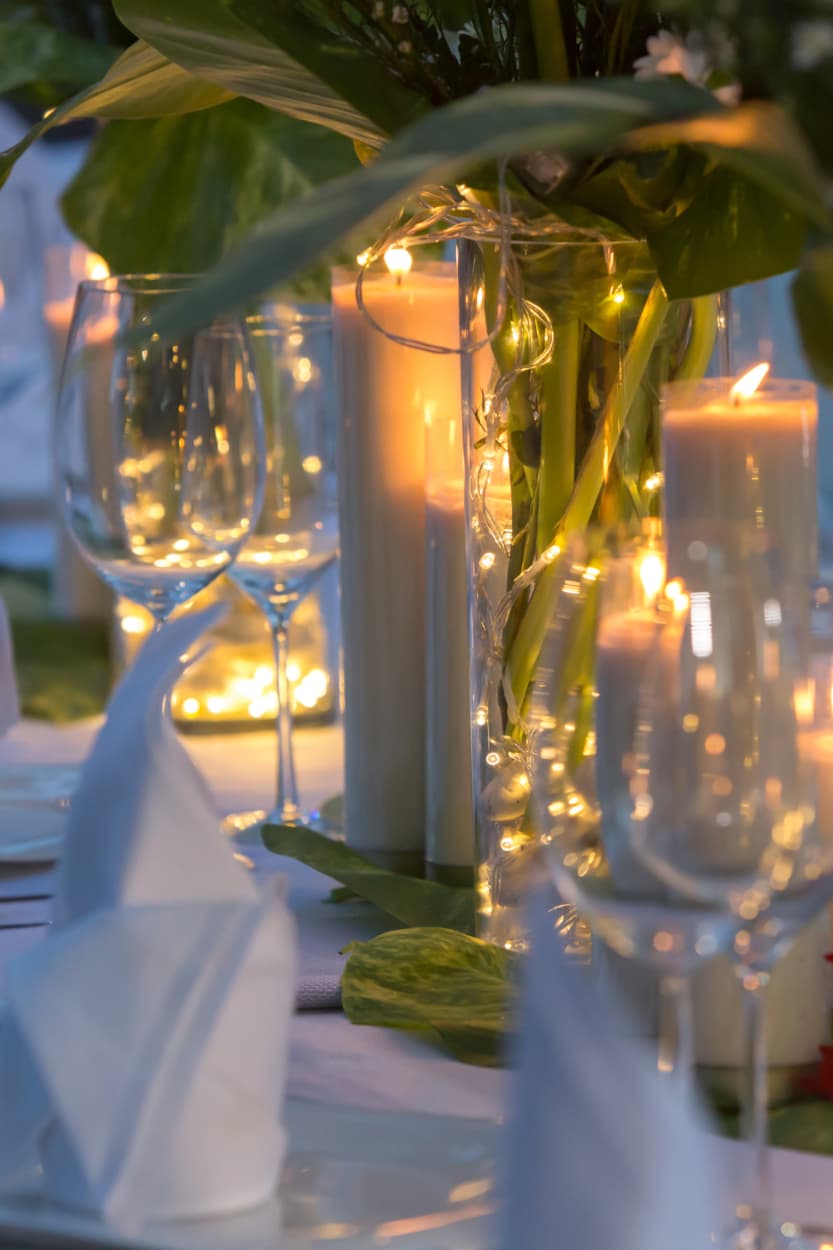 Traiteur mariage et traiteur événementiel à Fréjus, dans le Var et les Alpes-Maritimes, proposant cocktails, repas assis, dîners d'affaires, animations culinaires, buffets, réceptions privées, événements professionnels et boutique traiteur au port de Fréjus.